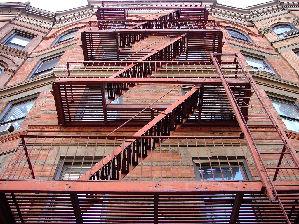 Çelik Yangın Merdivenleri - | Saral Çelik Yapı ve Konstrüksiyon
